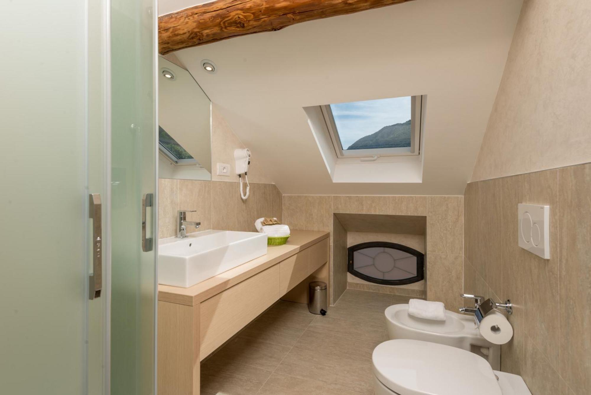 Hotel Helvetia Lezzeno Εξωτερικό φωτογραφία